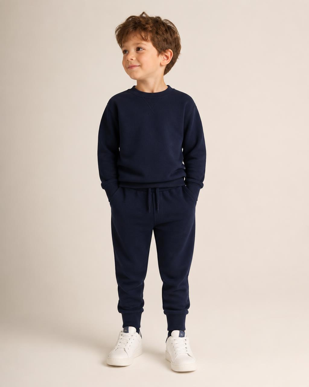 Conjunto sweatshirt e calças azul-marinho